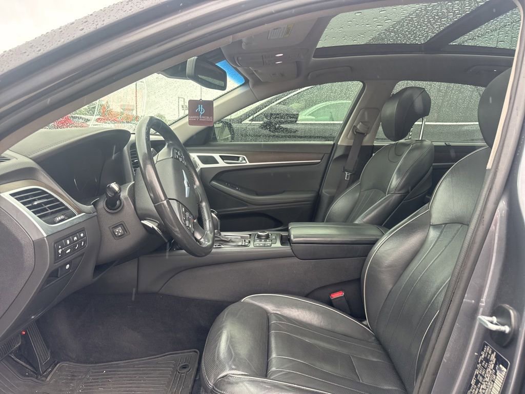 Used 2015 Hyundai Genesis 3.8 image 7