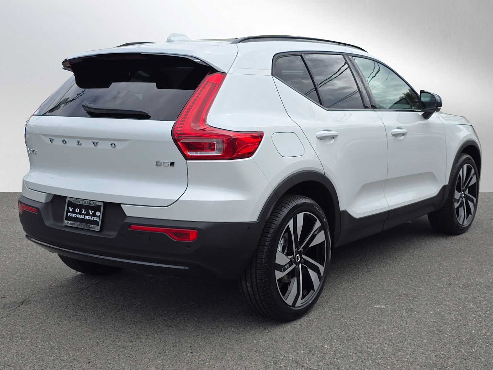 New 2026 Volvo XC40 B5 Plus w/ Protection Package Premier AWD/4WD image 3