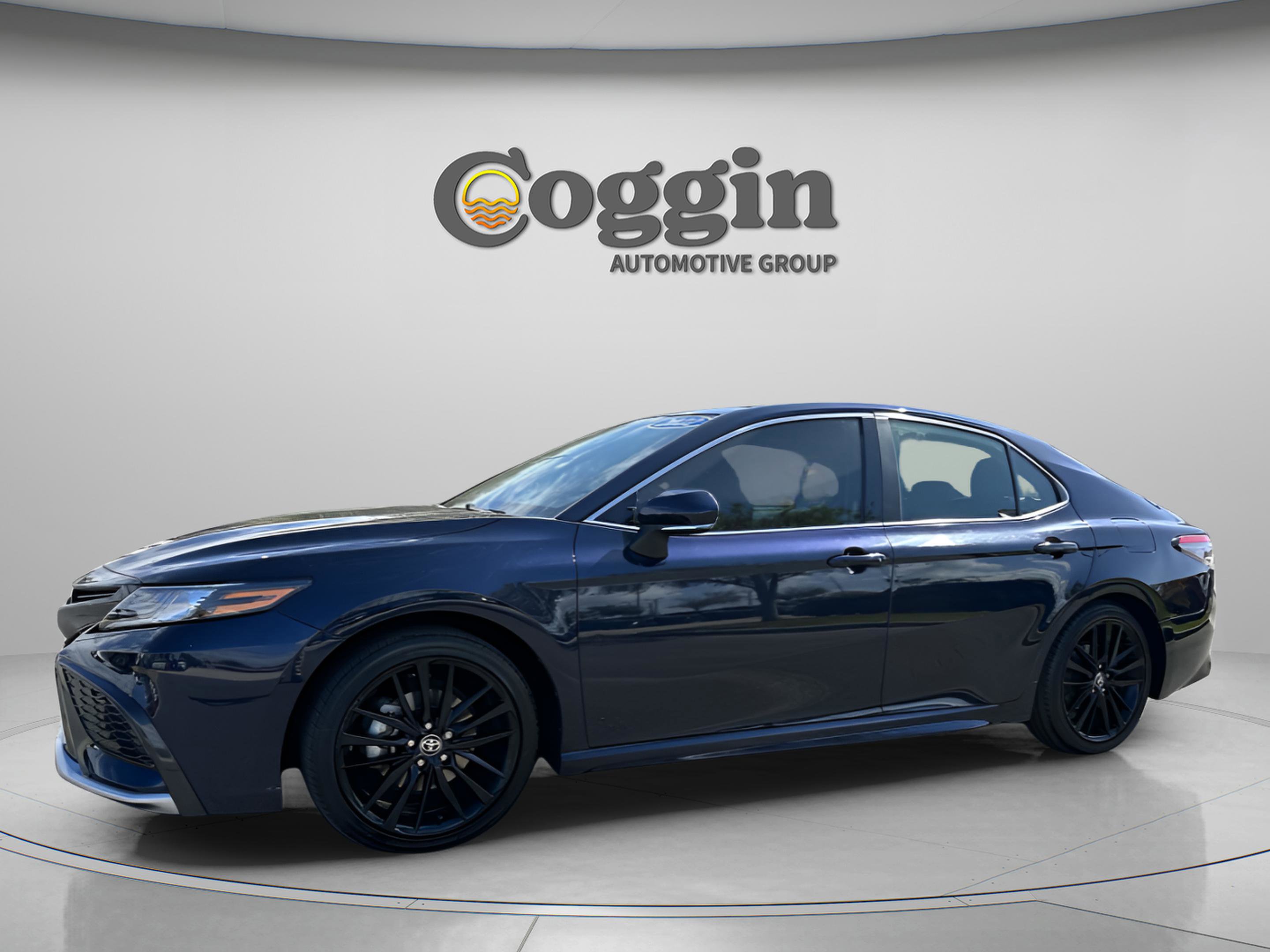 Used 2022 Toyota Camry XSE image 3