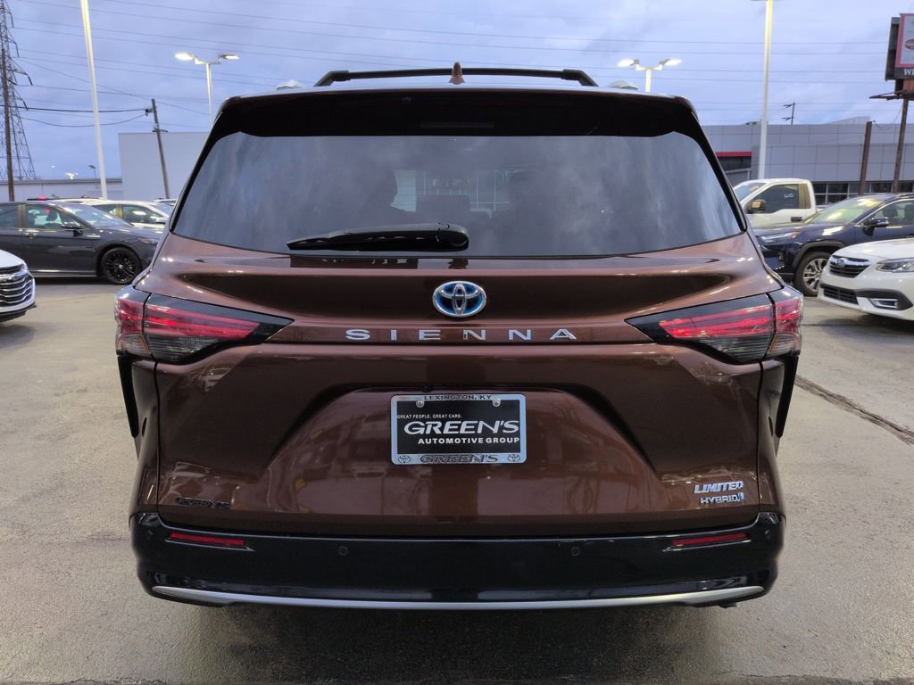 Certified 2024 Toyota Sienna Limited FWD image 4