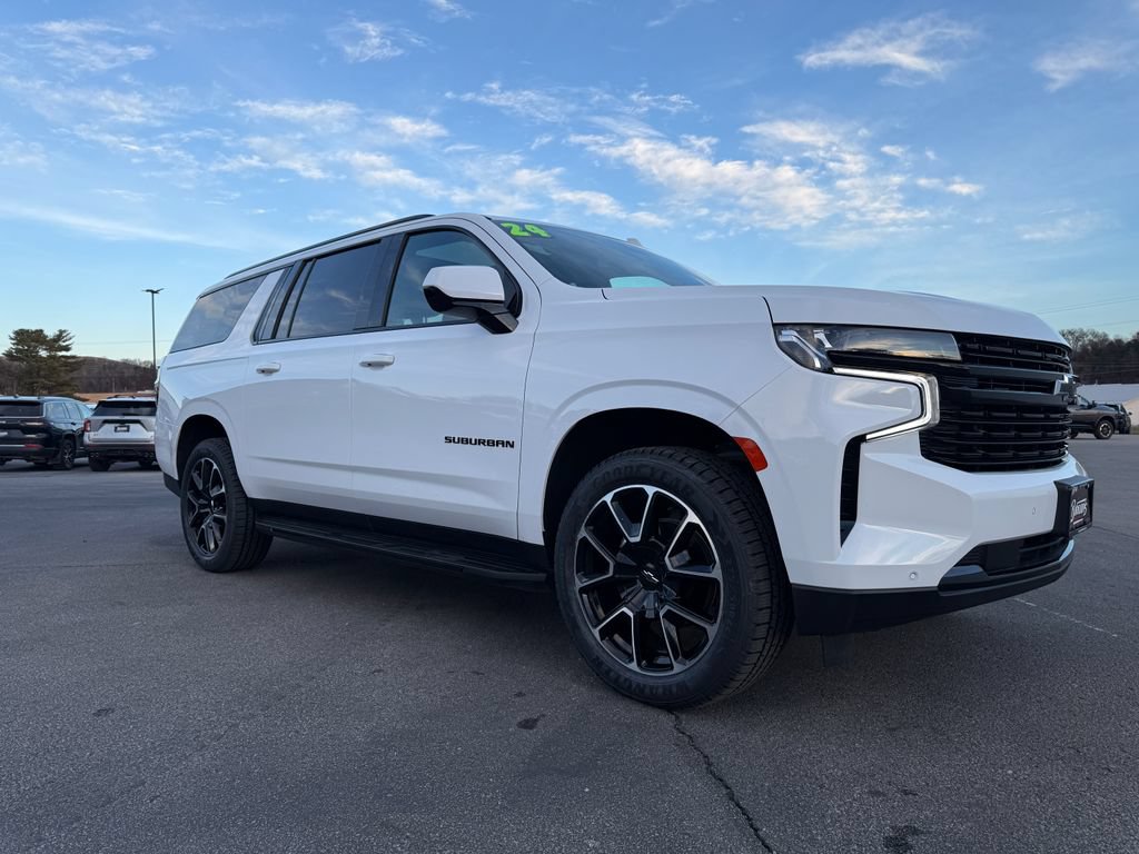 Used 2024 Chevrolet Suburban RST AWD/4WD image 4