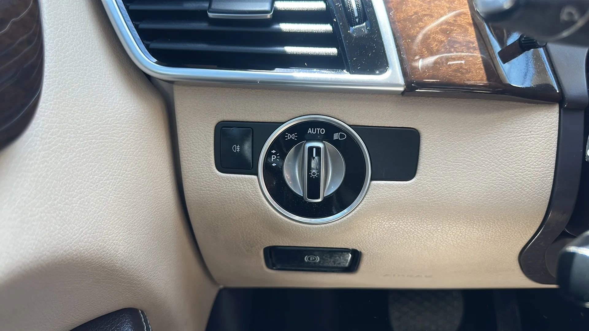 Used 2018 Mercedes-Benz GLE 350 4MATIC image 16