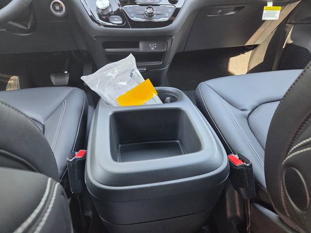 New 2026 Chrysler Pacifica Select FWD image 7