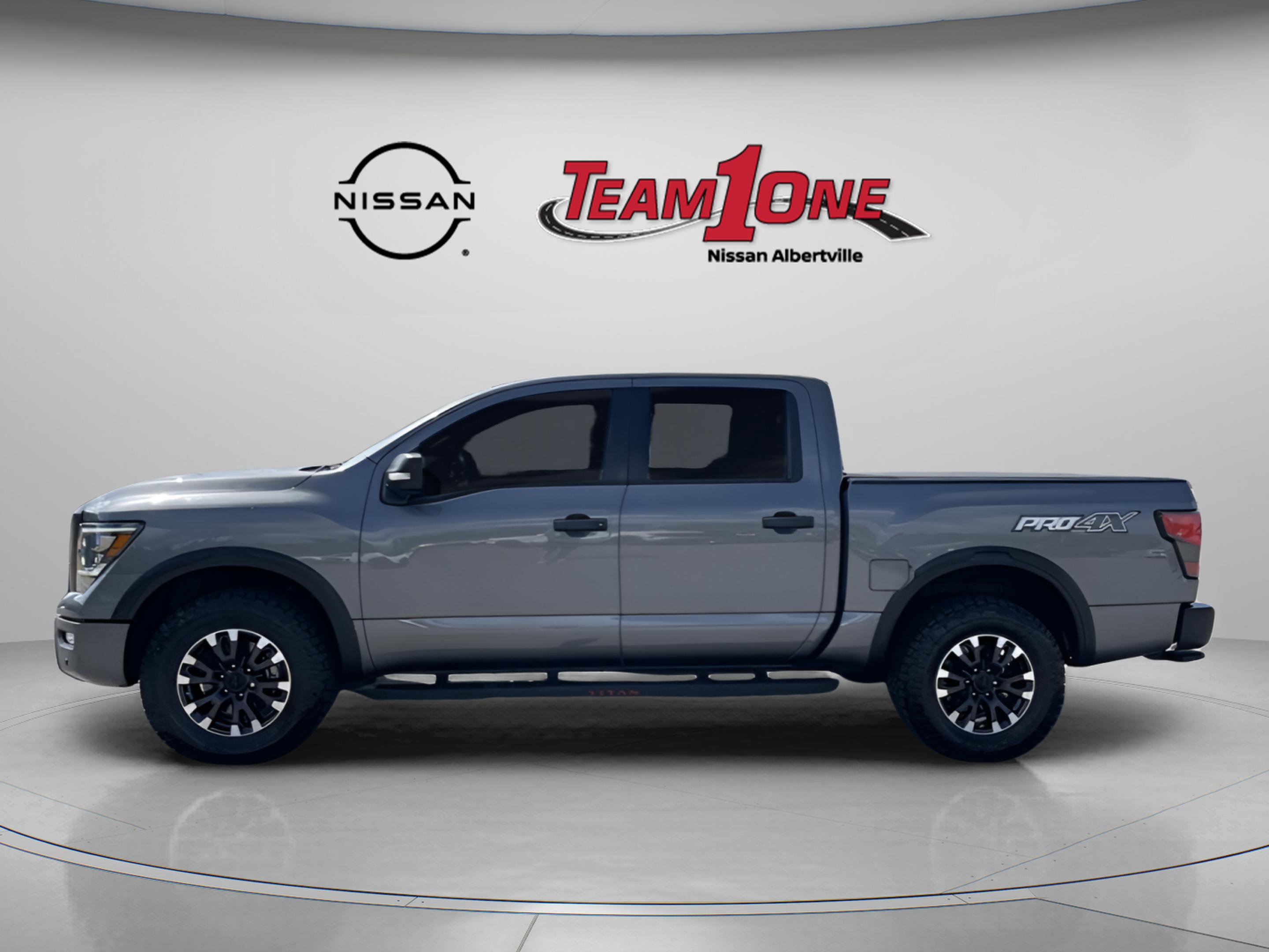 Used 2021 Nissan Titan PRO-4X w/ Pro-4x Convenience Package AWD/4WD image 5