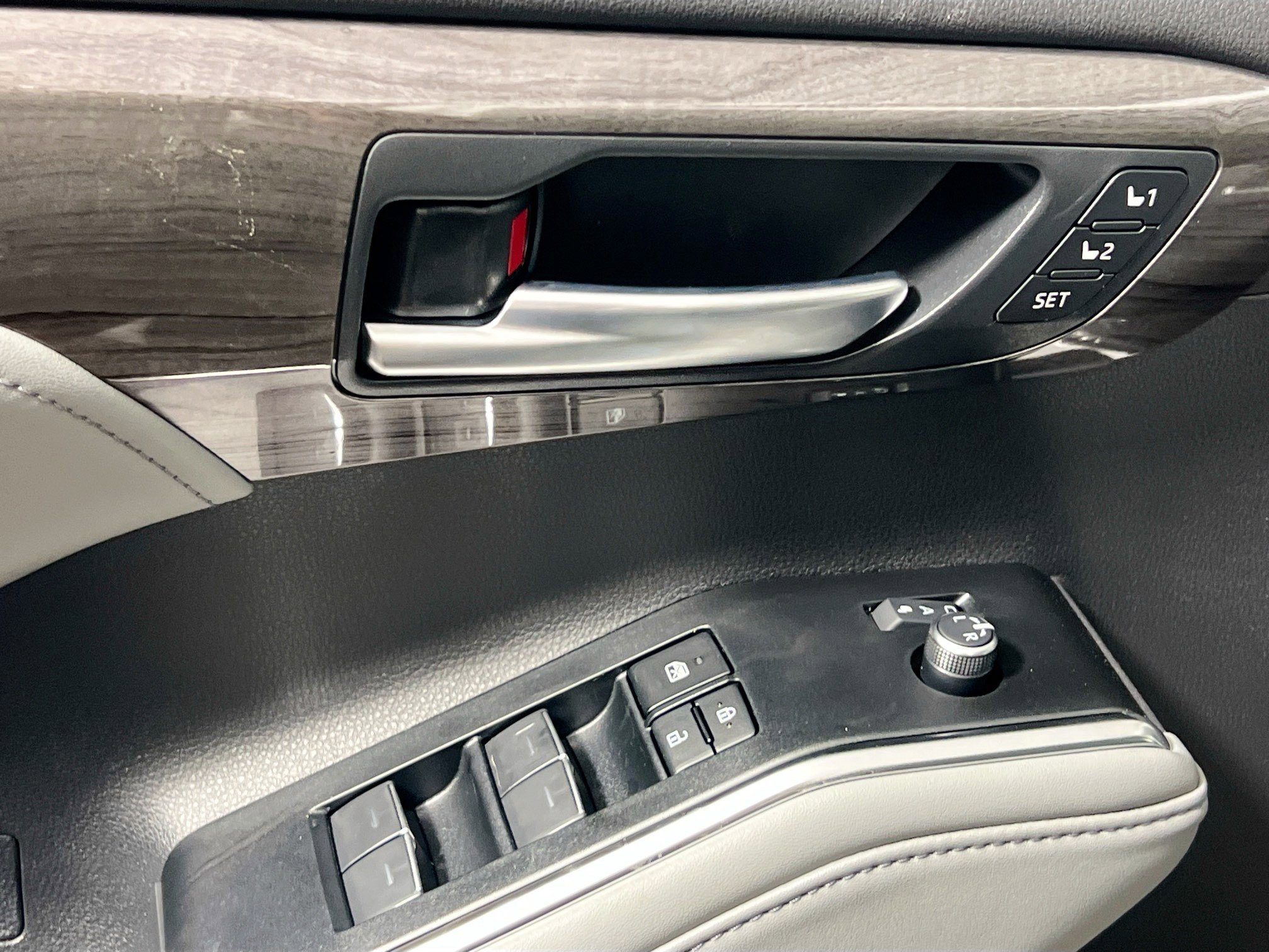 New 2026 Toyota Highlander Limited AWD/4WD image 16