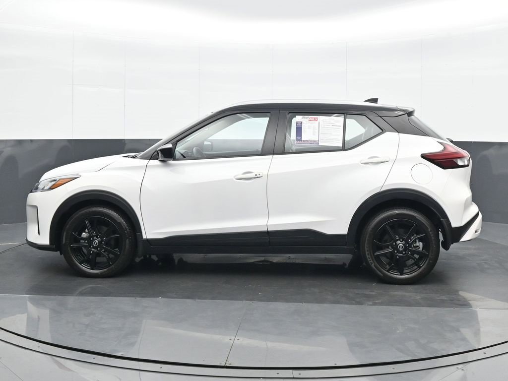 Used 2023 Nissan Kicks SV image 3