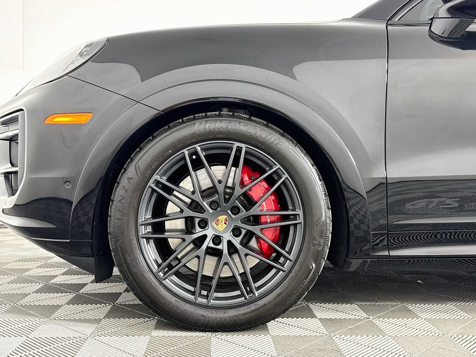 Used 2025 Porsche Cayenne GTS AWD/4WD image 33