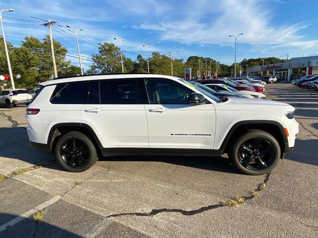 Used 2023 Jeep Grand Cherokee L Laredo image 8