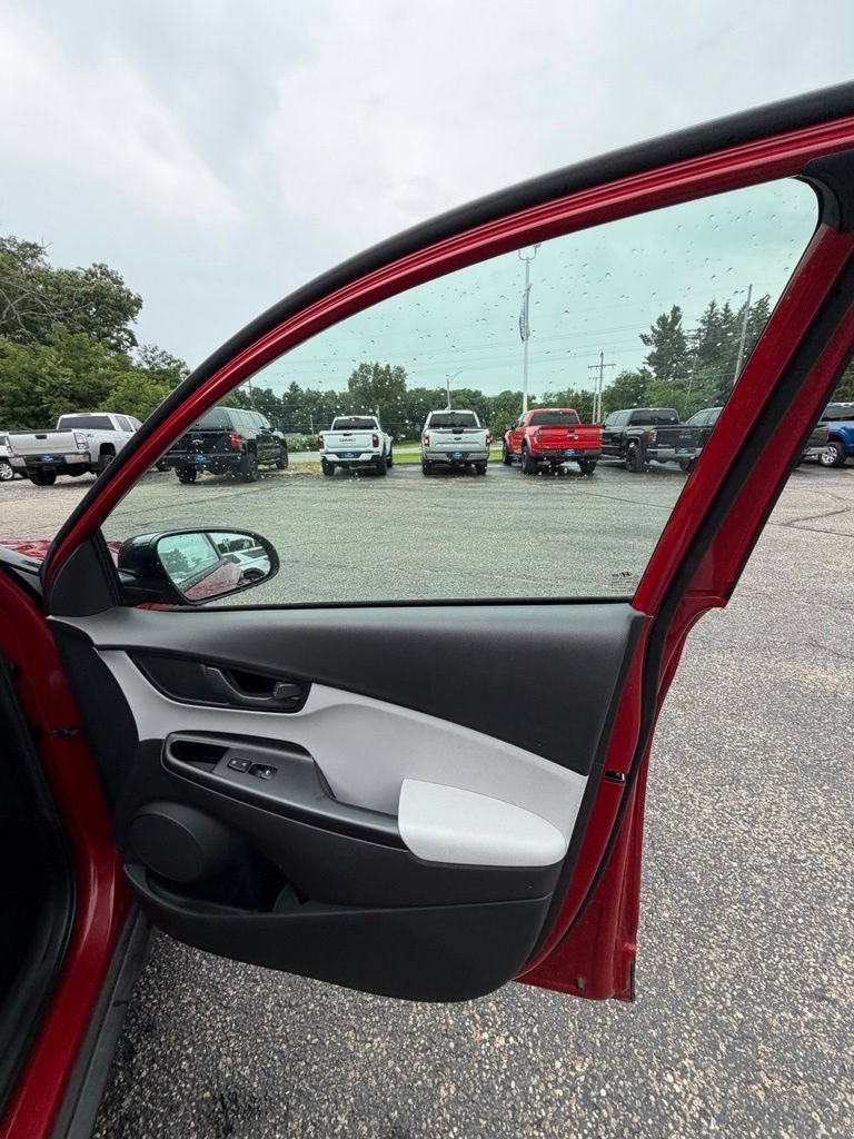 Used 2022 Hyundai Kona SEL AWD/4WD image 16