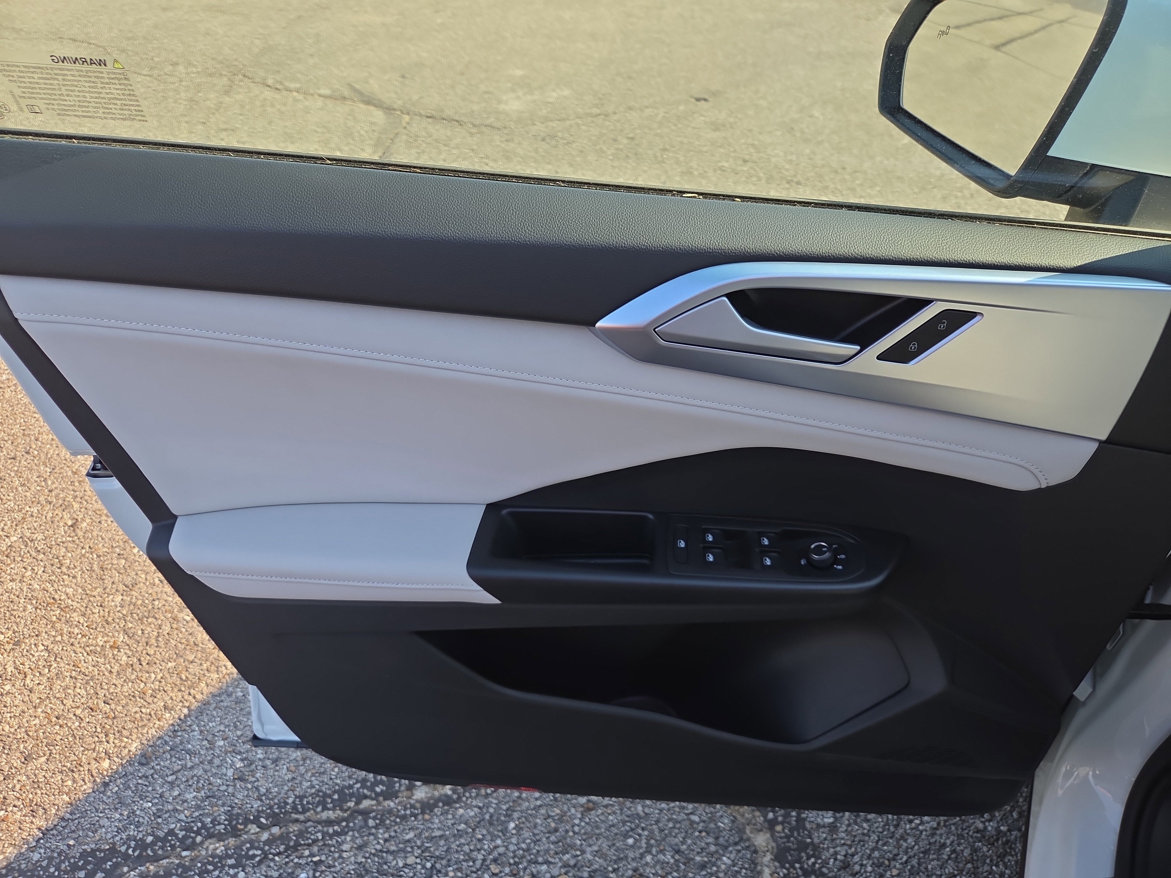 New 2025 Volkswagen Taos SE image 5