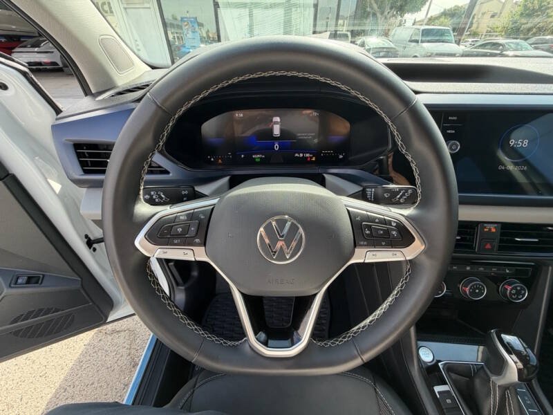 Used 2023 Volkswagen Taos SE FWD image 11