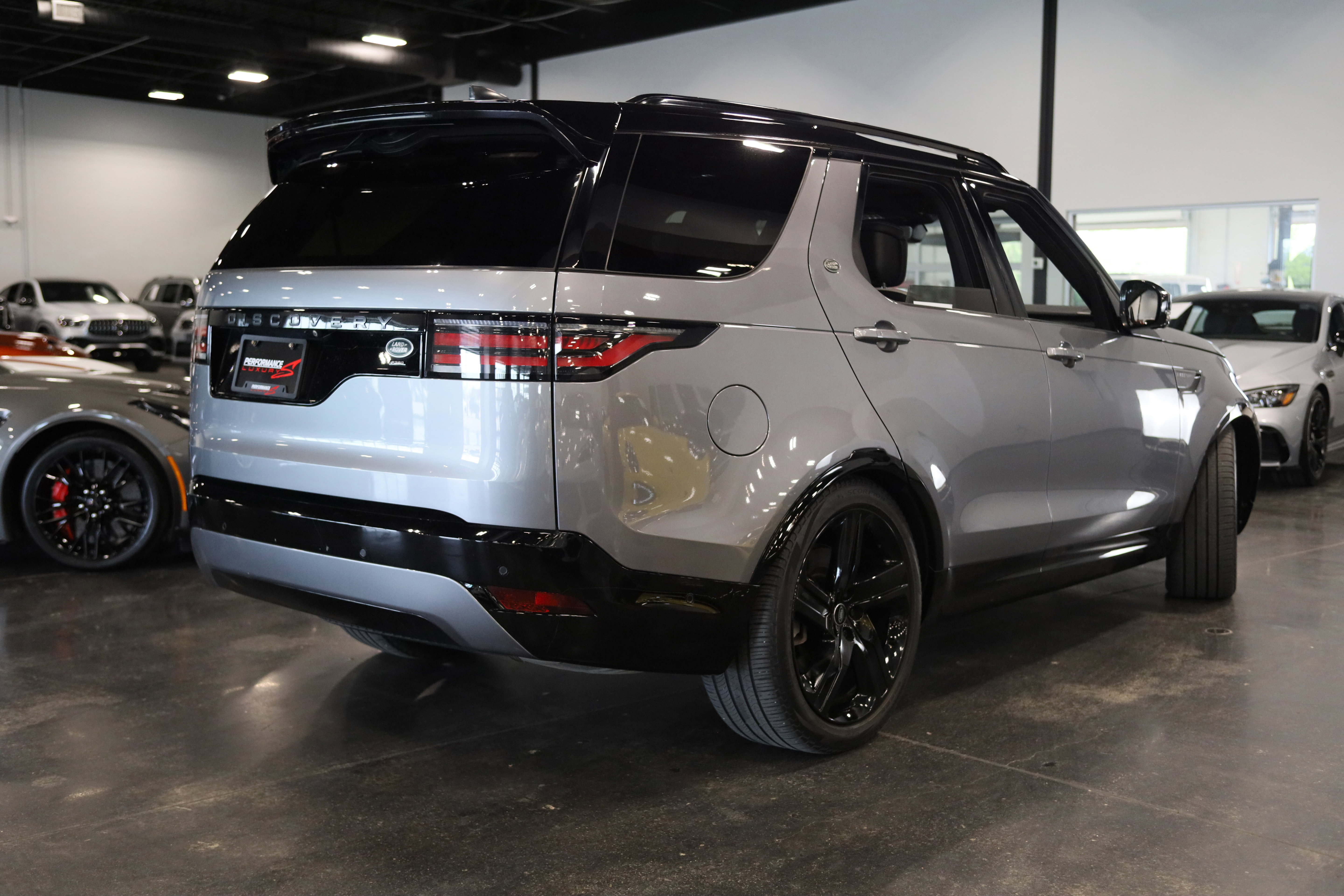 Used 2023 Land Rover Discovery S R-Dynamic AWD/4WD image 6