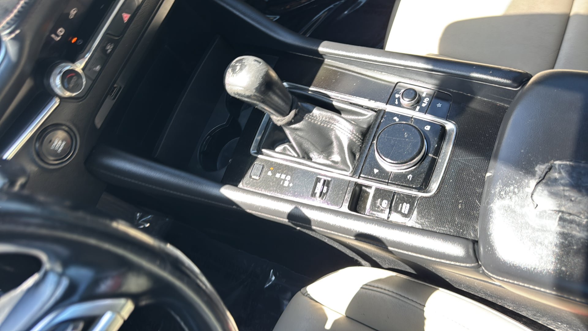 Used 2019 MAZDA MAZDA3 Hatchback w/ Preferred Package FWD image 26