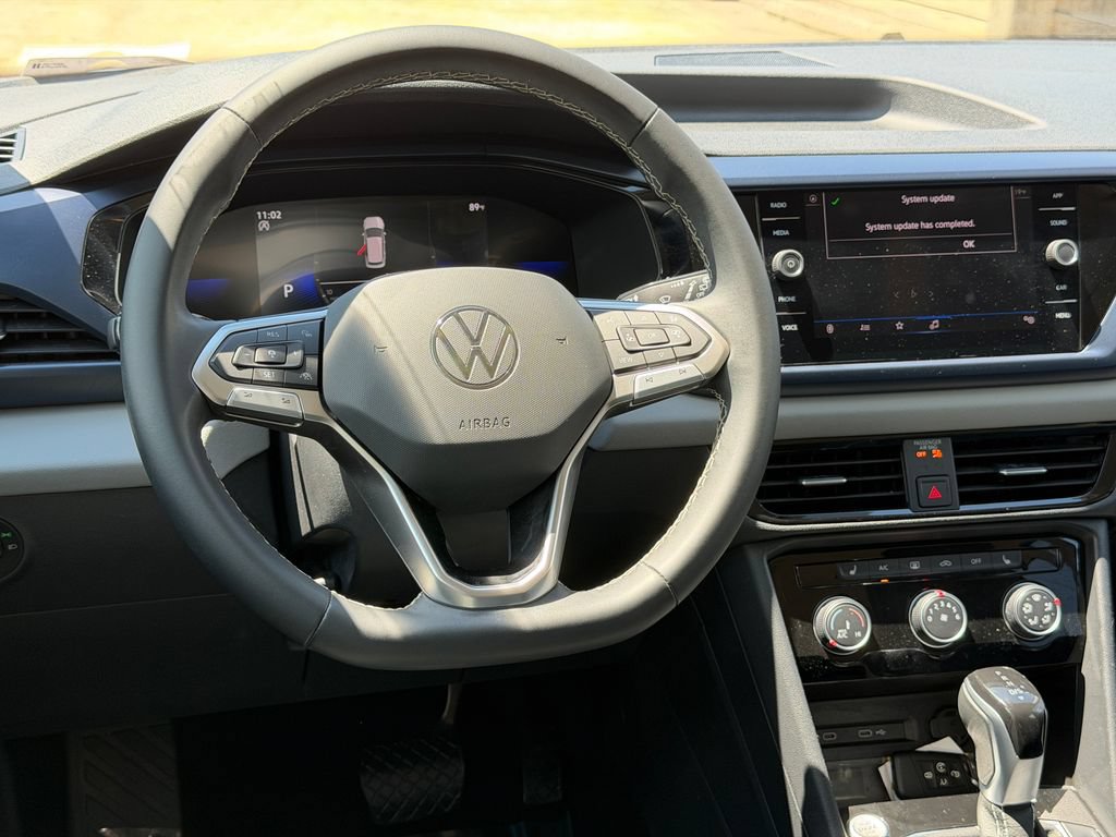 Certified 2023 Volkswagen Taos SE FWD image 13