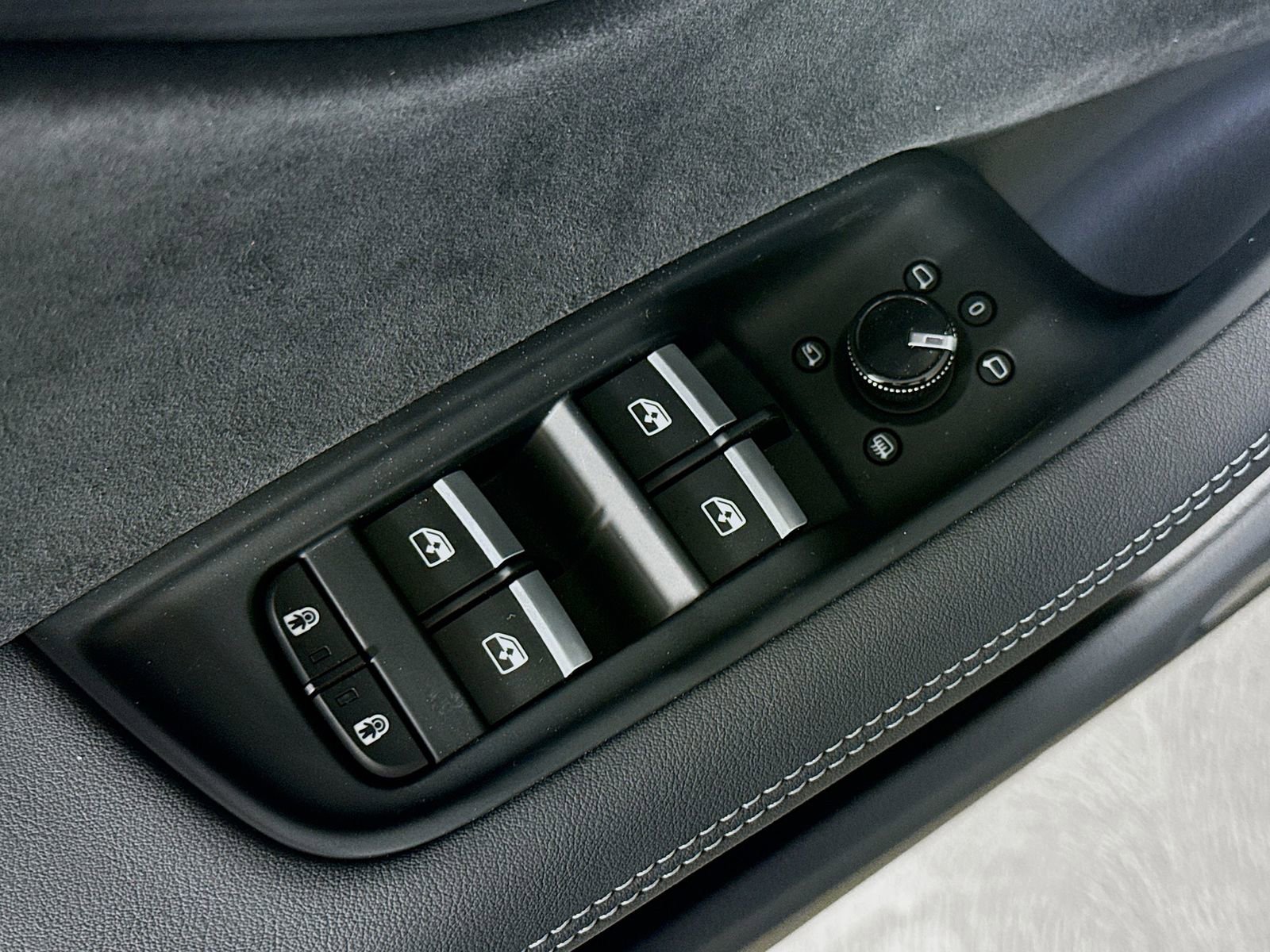 New 2026 Audi SQ7 Premium Plus AWD/4WD image 18