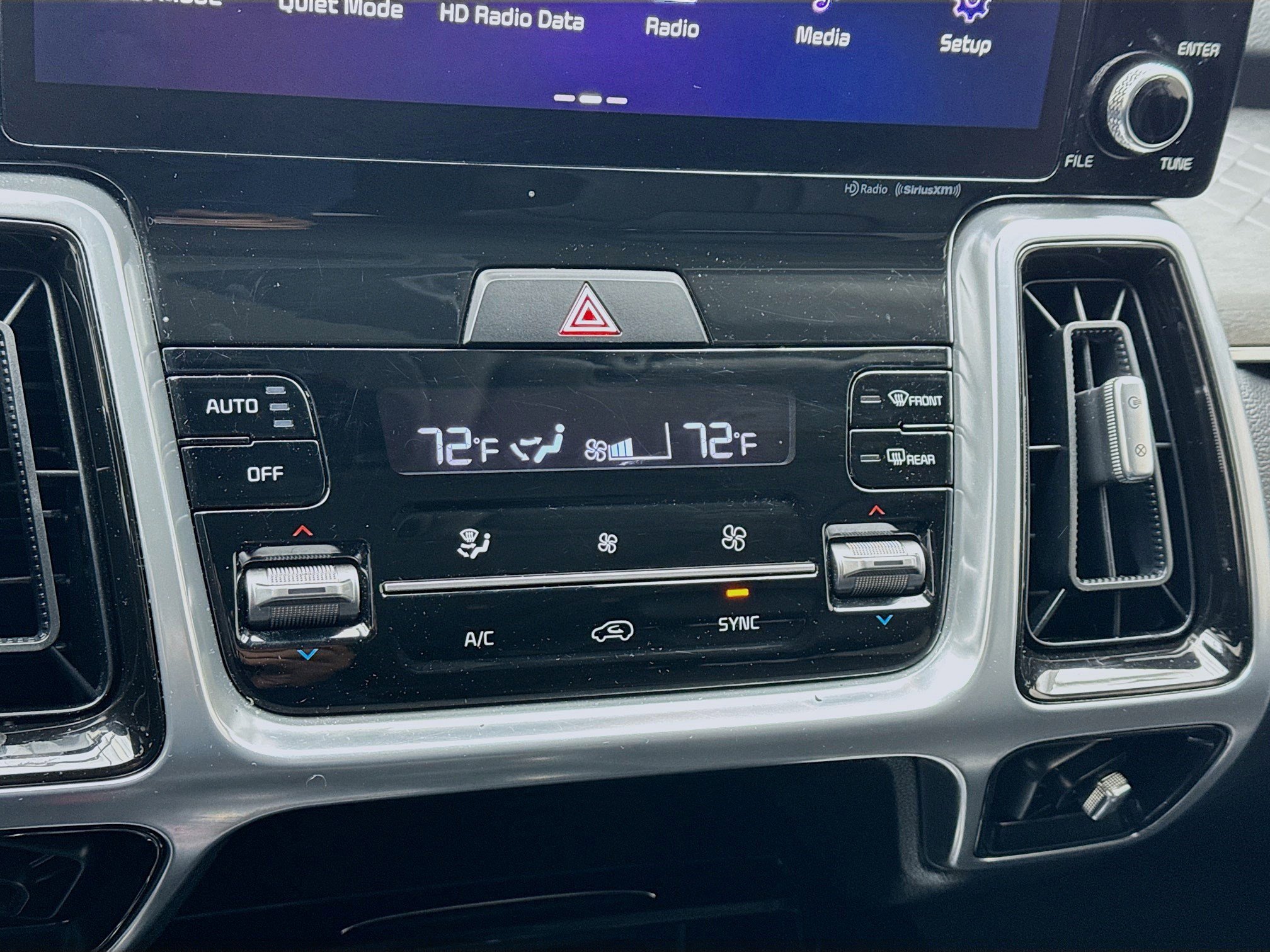 Used 2023 Kia Sorento SX image 12