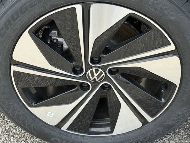 New 2025 Volkswagen Taos SE image 12