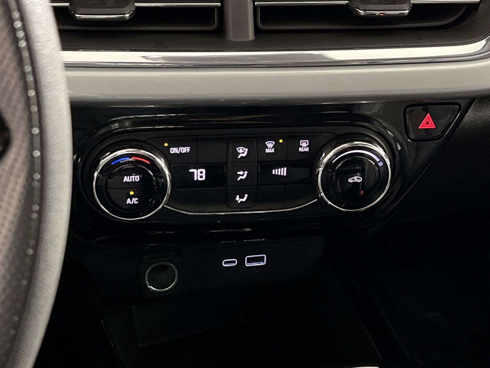 Used 2025 Chevrolet Trax LT image 19