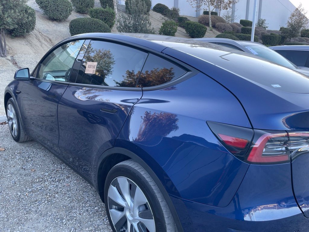 Used 2023 Tesla Model Y Long Range AWD/4WD image 2