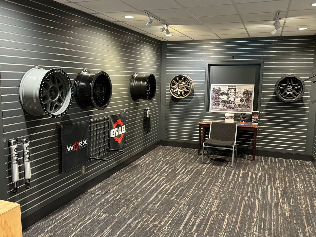 Used 2021 Chevrolet Colorado W/T w/ Custom Special Edition image 7