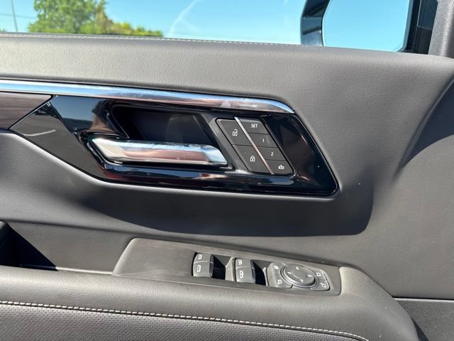 New 2026 Chevrolet Suburban Premier w/ Sun And Tow Package AWD/4WD image 15