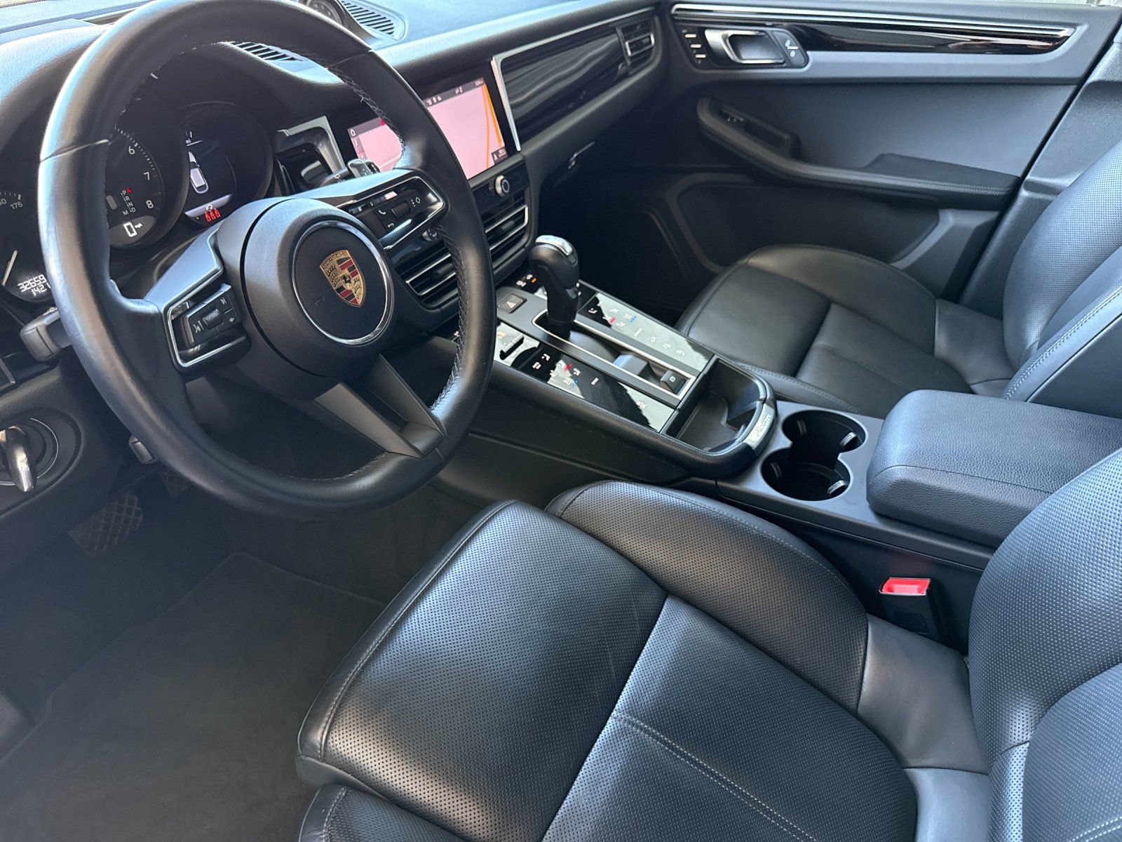 Used 2024 Porsche Macan w/ Premium Plus Package AWD/4WD image 9