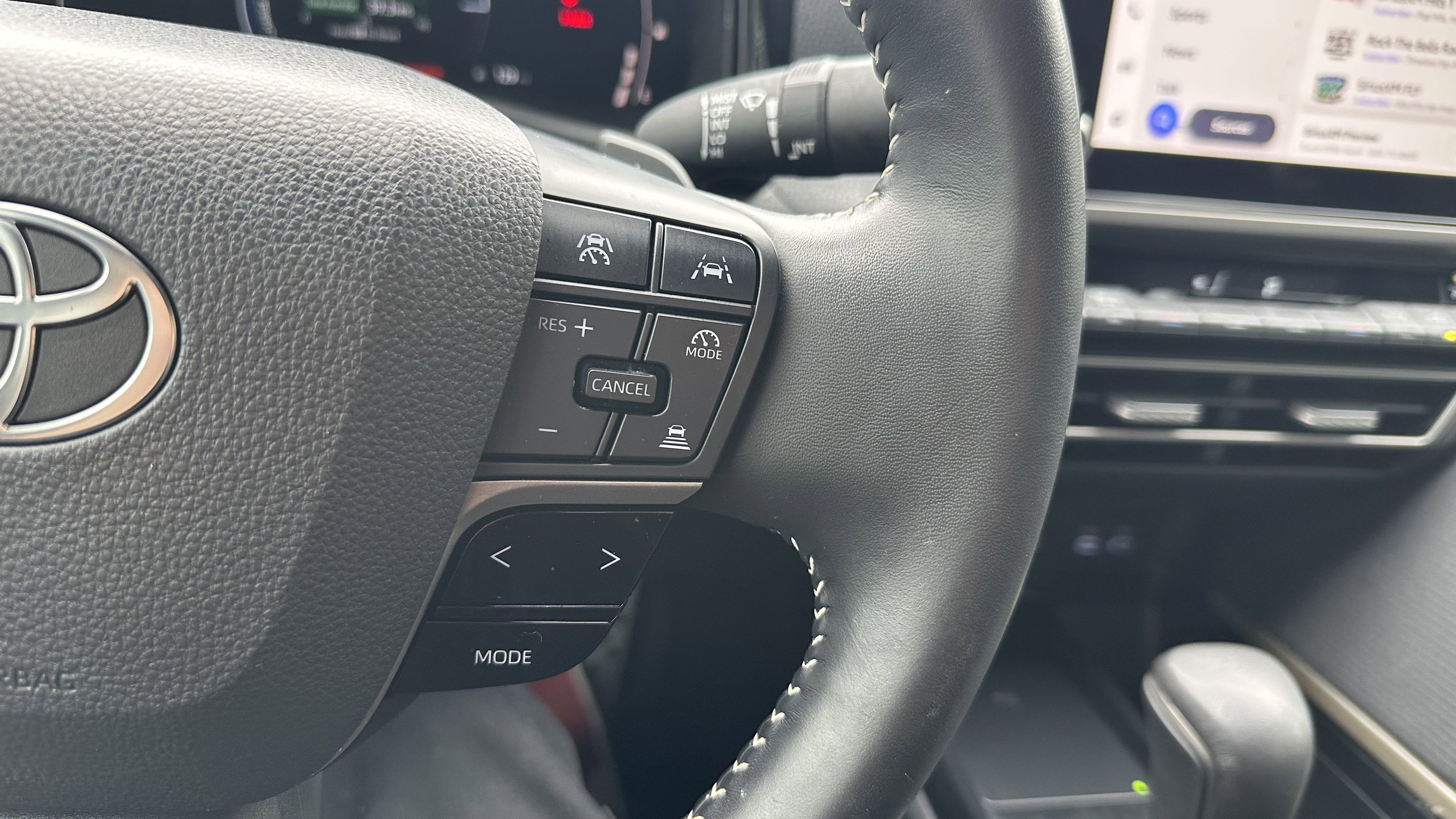 Used 2025 Toyota Camry SE w/ Convenience Package FWD image 21