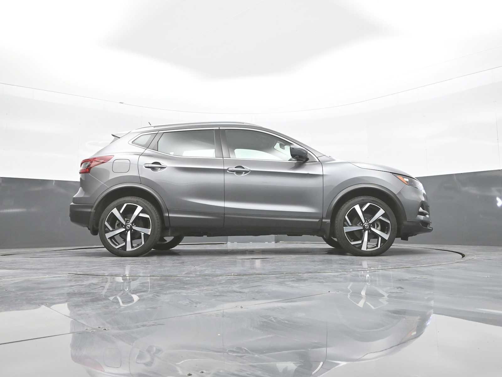 Used 2022 Nissan Rogue Sport SL AWD/4WD image 44