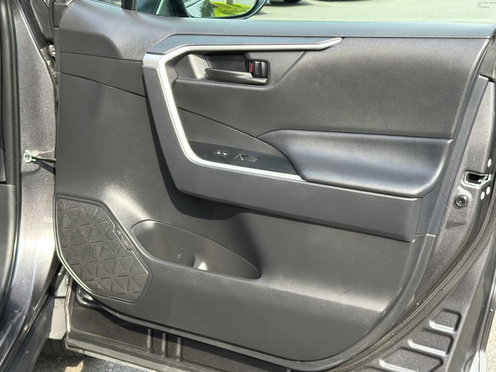 Used 2025 Toyota RAV4 LE AWD/4WD image 11