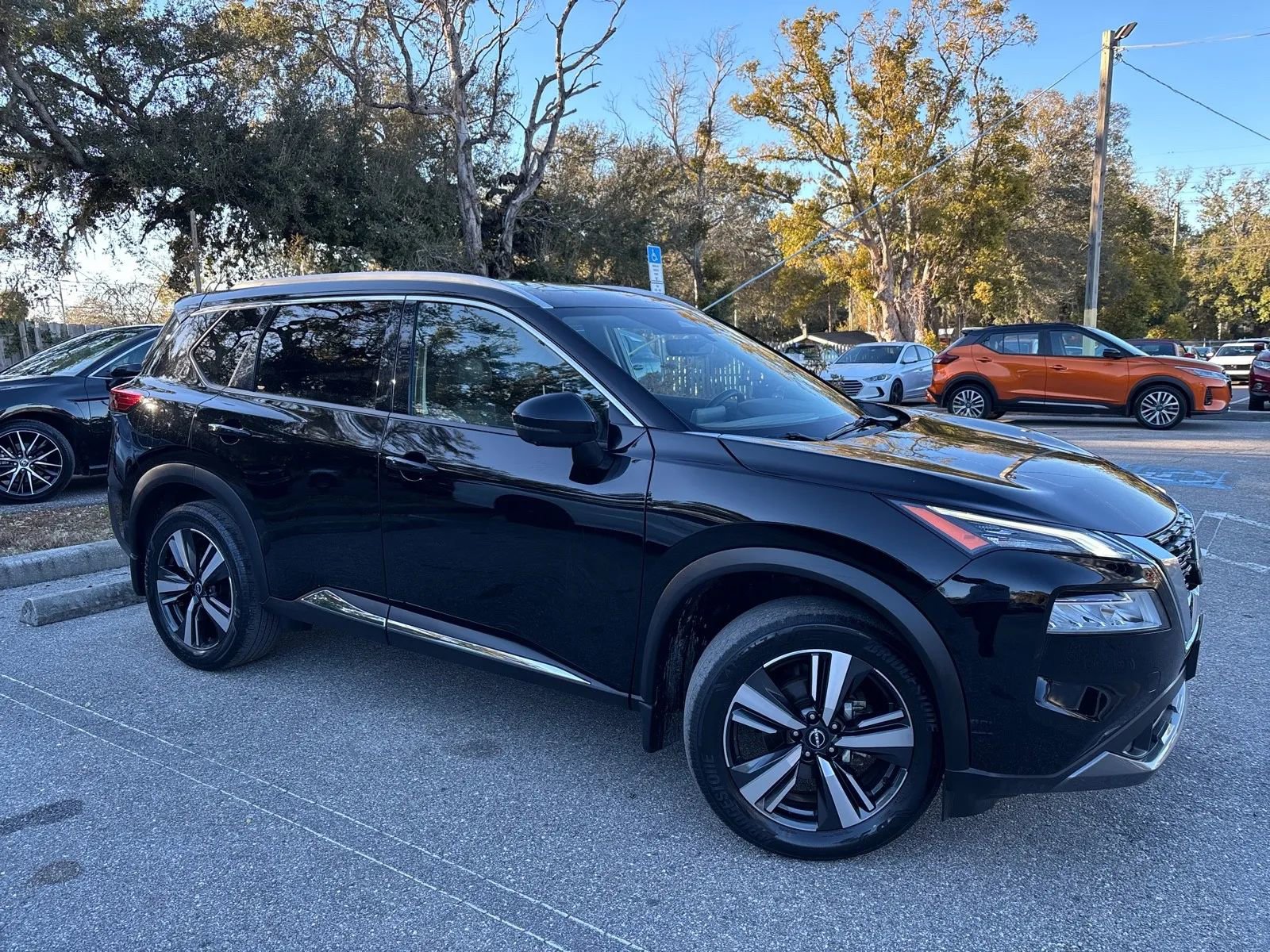 Used 2023 Nissan Rogue SL AWD/4WD image 6