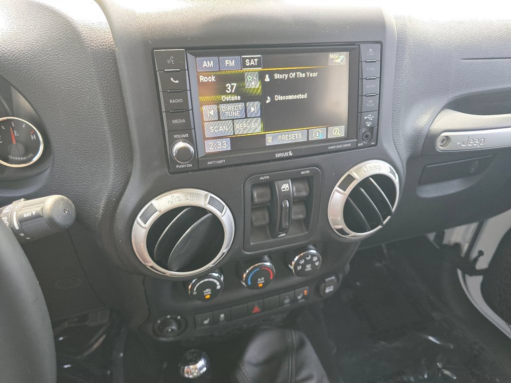 Used 2016 Jeep Wrangler Unlimited Rubicon AWD/4WD image 38