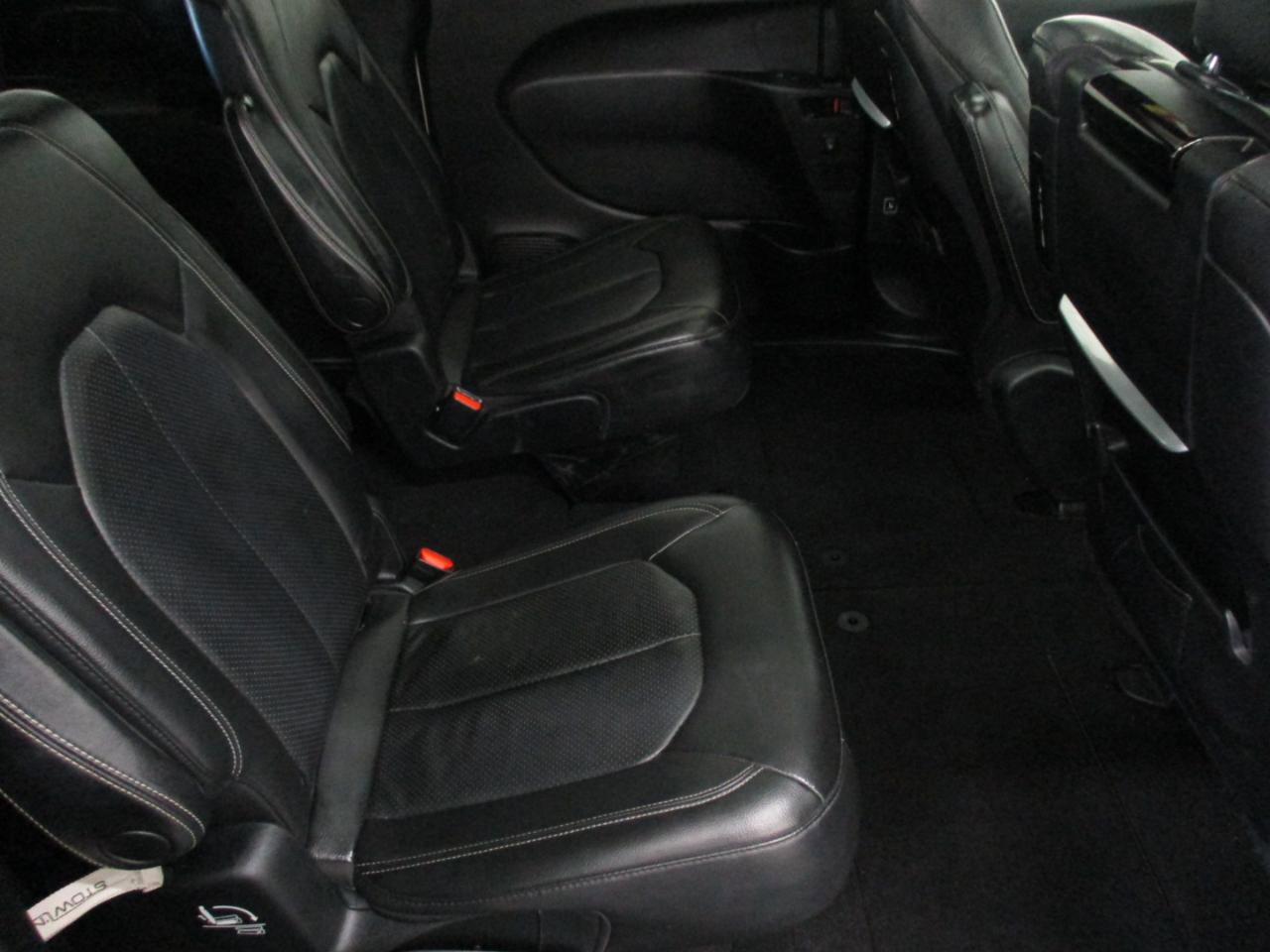 Used 2020 Chrysler Pacifica Touring-L Plus image 18