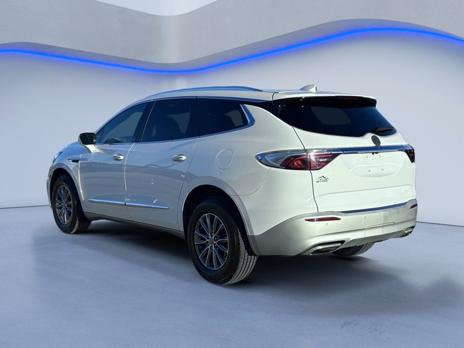 Used 2023 Buick Enclave Essence image 6