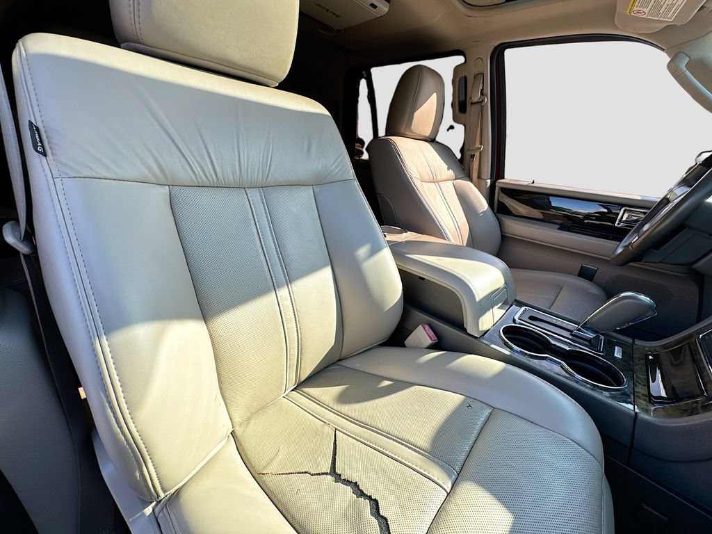 Used 2017 Lincoln Navigator Select RWD image 33
