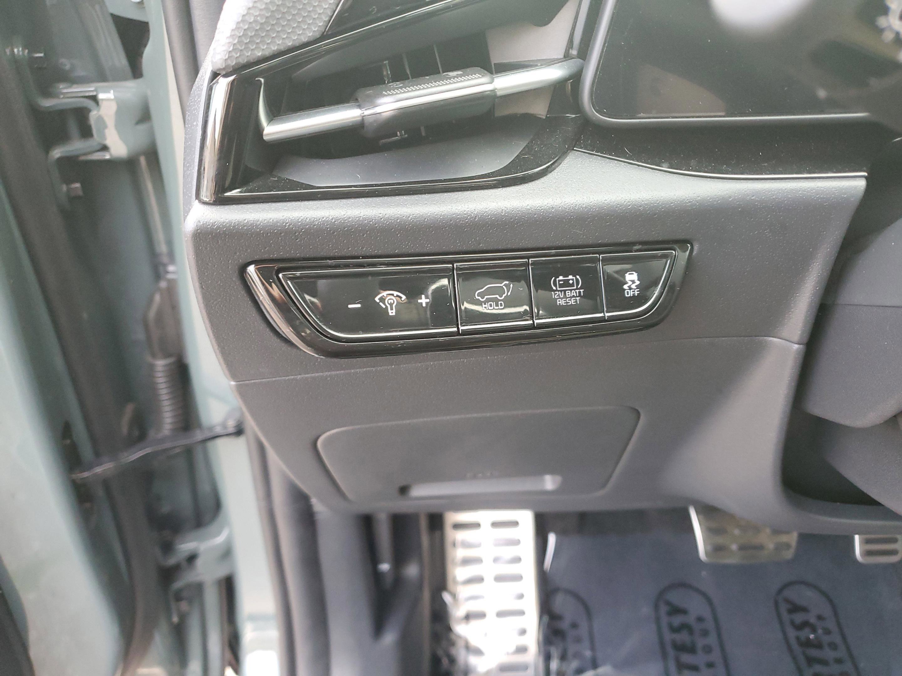 Certified 2024 Kia Niro SX Touring image 31