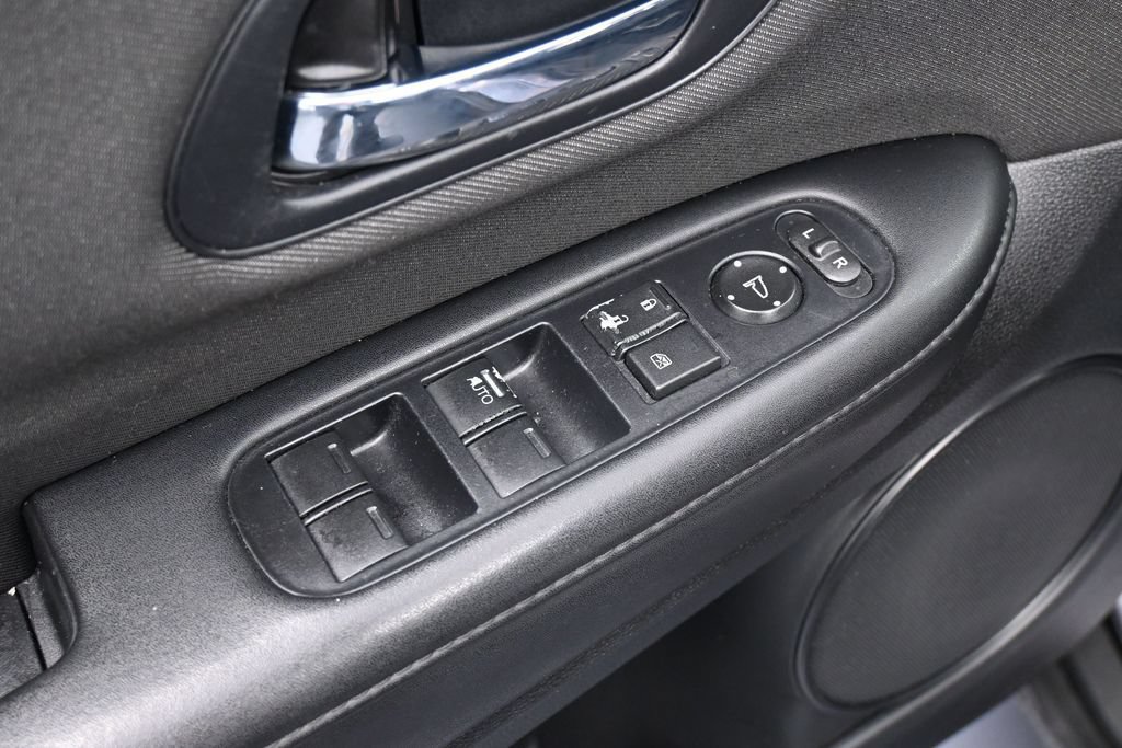 Used 2020 Honda HR-V LX image 13