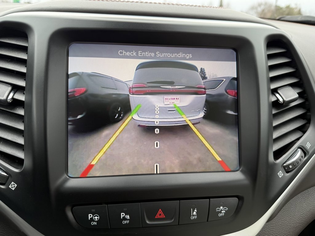 Used 2018 Jeep Cherokee Overland w/ Technology Group image 25