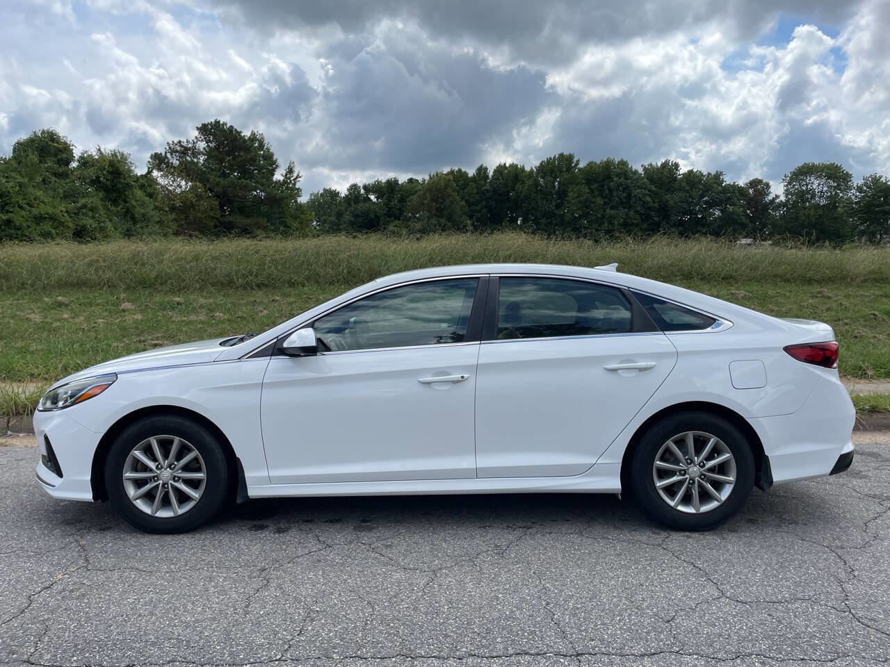 Used 2018 Hyundai Sonata SE image 2