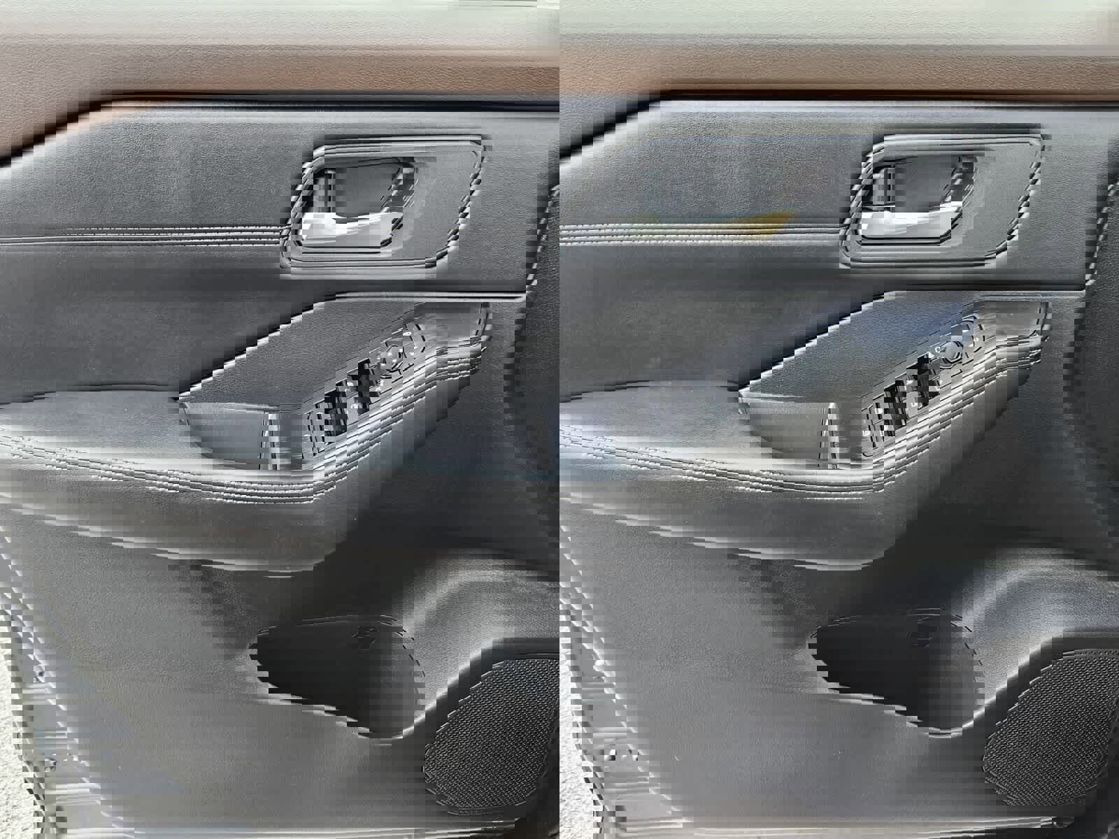 Used 2023 Nissan Rogue SV w/ SV Premium B Package image 16