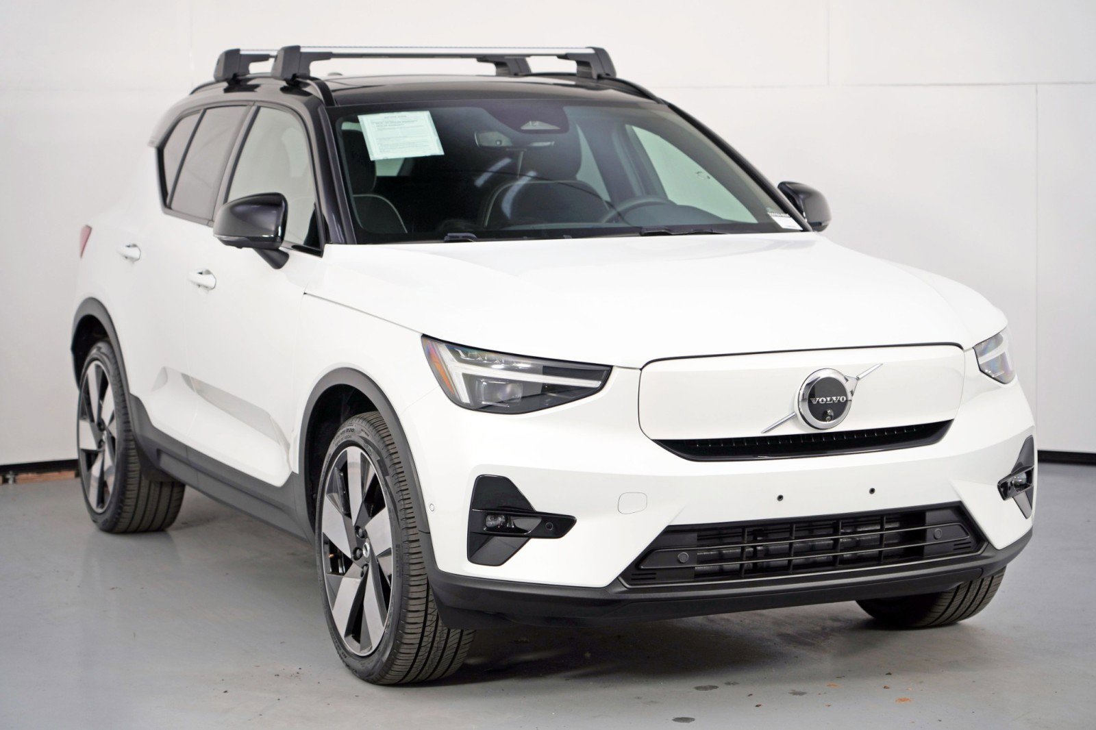 Used 2024 Volvo XC40 Recharge Plus w/ Protection Package Premier image 53
