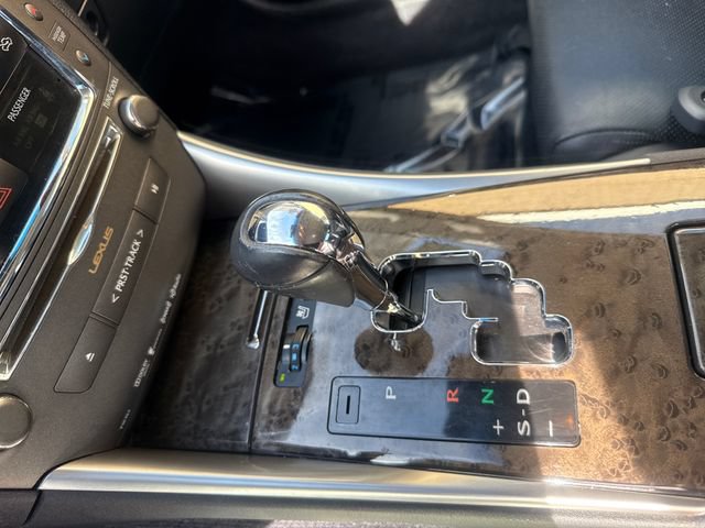 Used 2015 Lexus IS 250C w/ Luxury Package RWD image 19