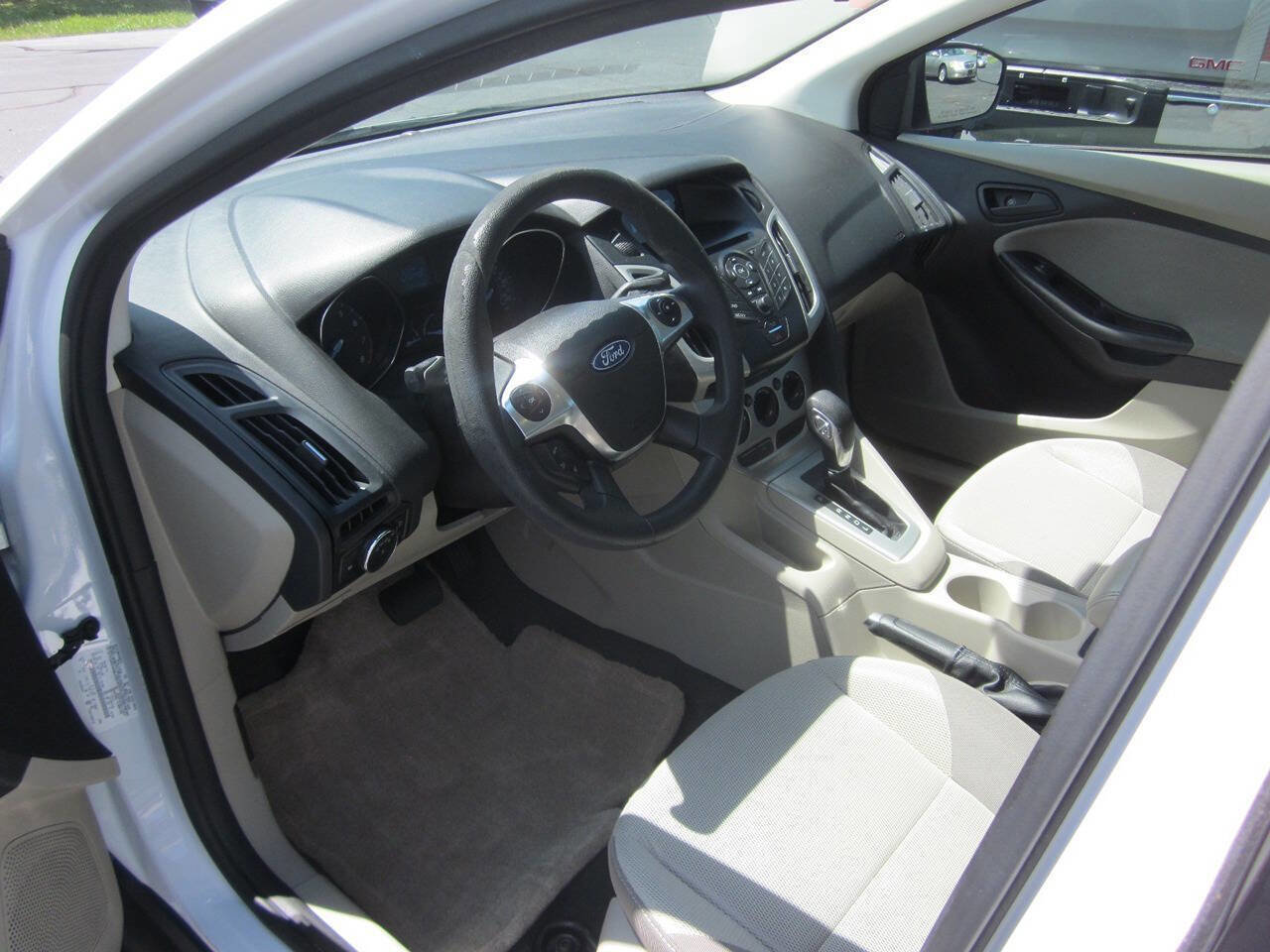 Used 2012 Ford Focus SE FWD image 9