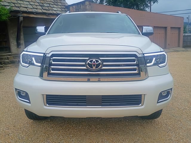 Used 2018 Toyota Sequoia Platinum AWD/4WD image 3