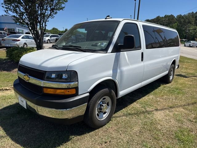 Used 2024 Chevrolet Express 3500 LT w/ LT Preferred Equipment Group RWD image 3