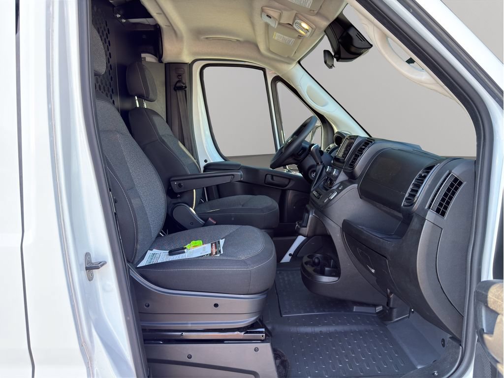 Used 2025 RAM ProMaster 2500 w/ U-Haul Equipment Group FWD image 17