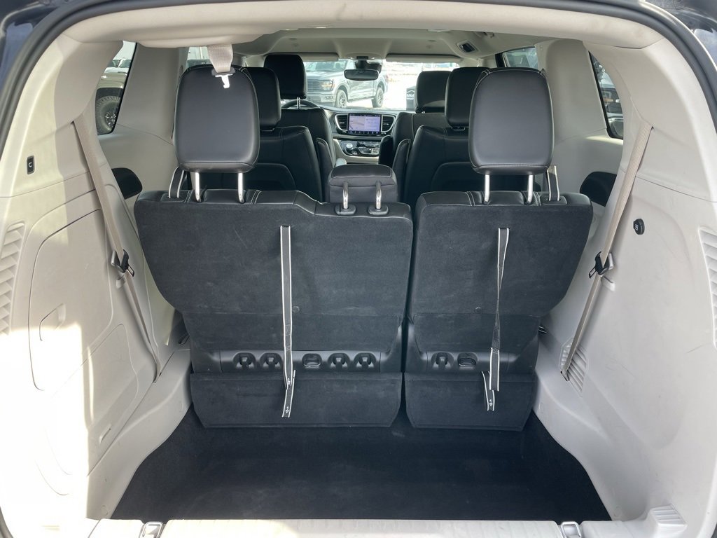 Used 2024 Chrysler Pacifica Select image 33