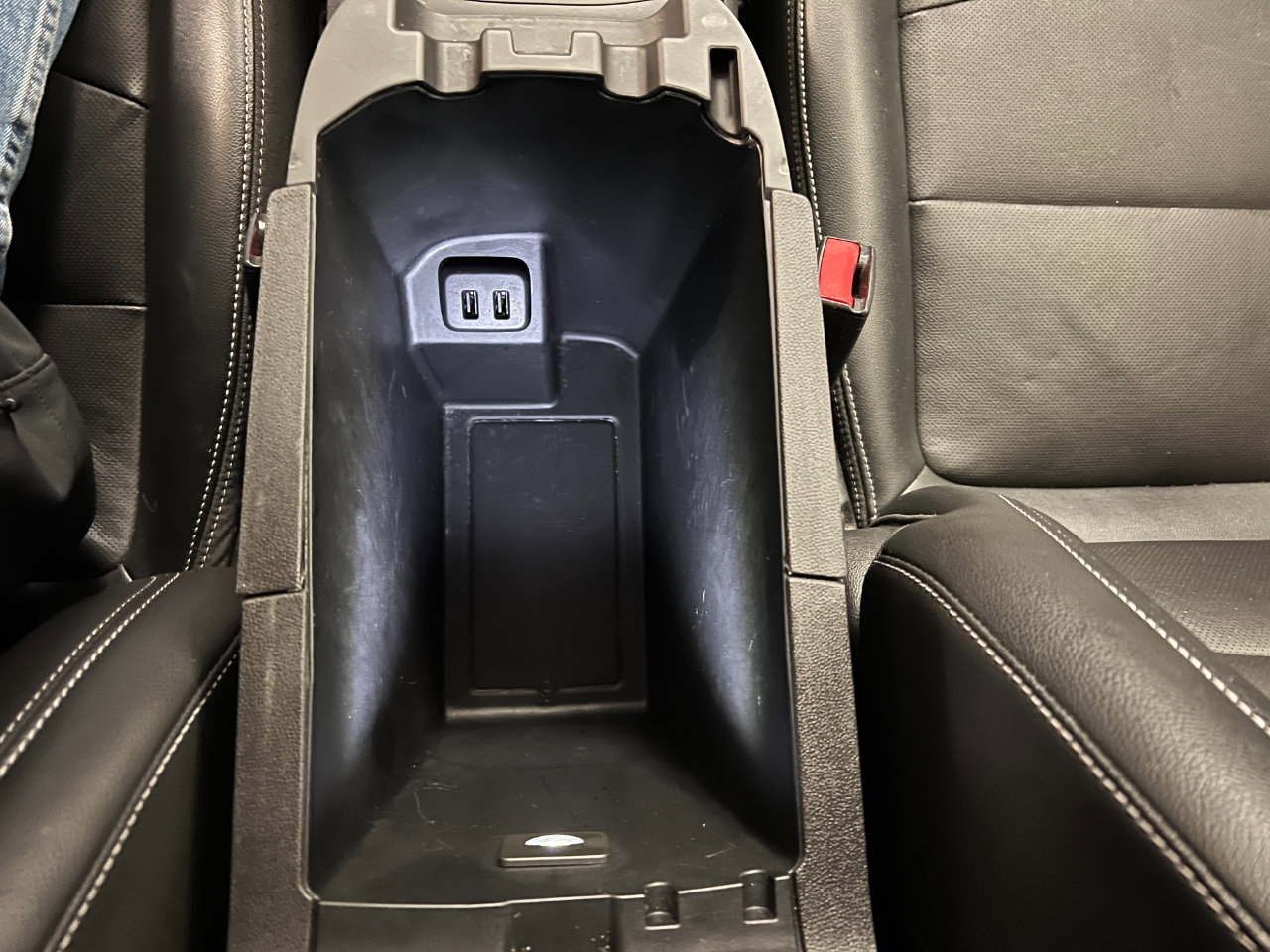 Used 2024 GMC Terrain SLT image 43