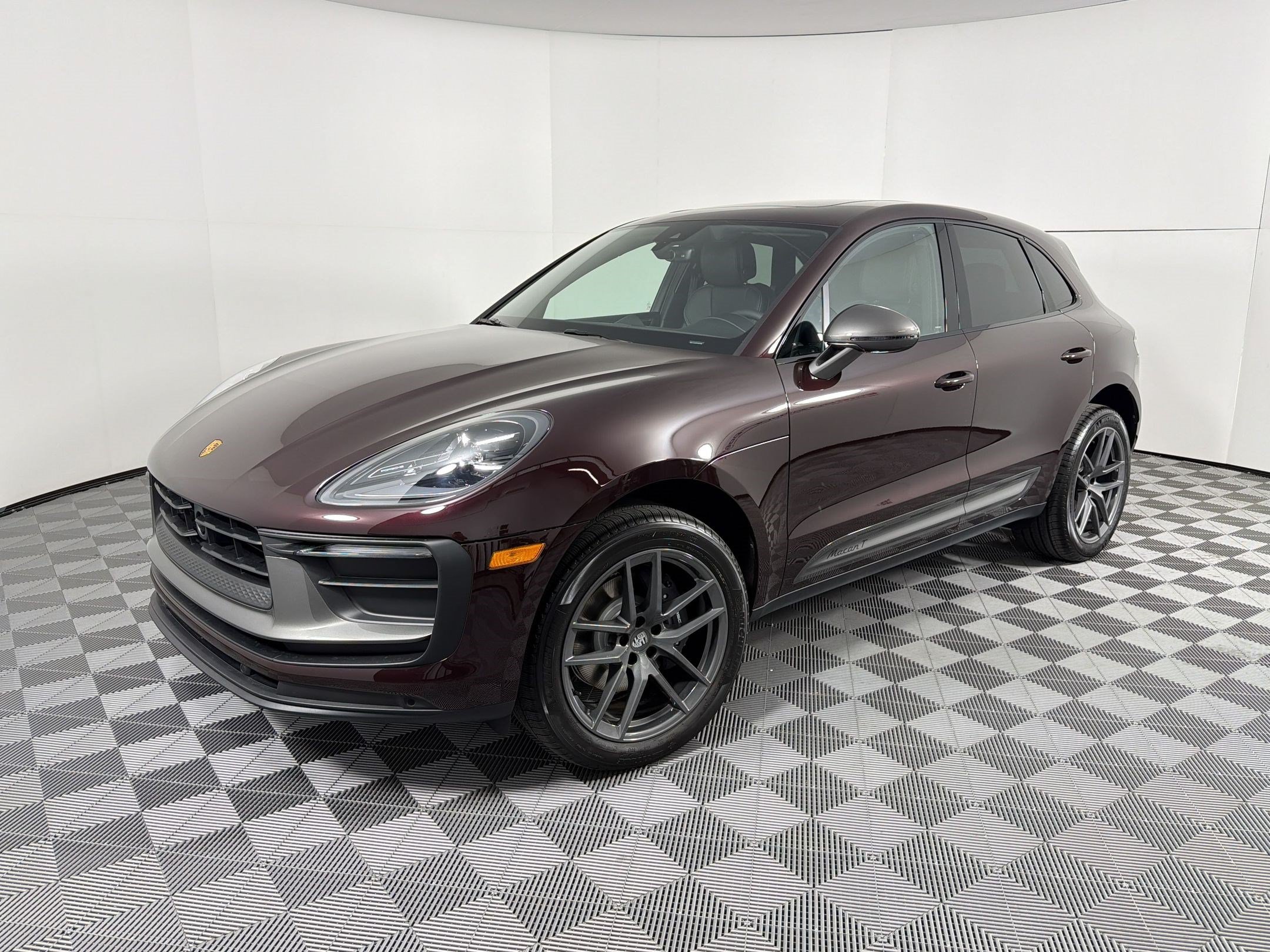 Used 2026 Porsche Macan Turbo AWD/4WD image 1
