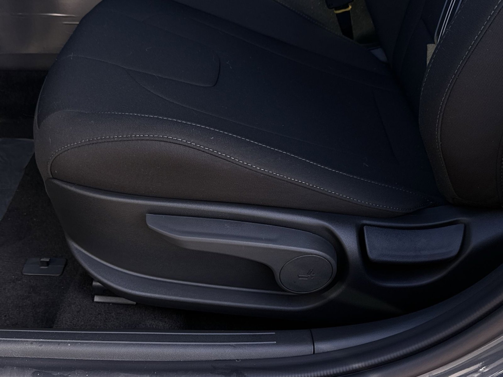 New 2026 Hyundai Elantra Hybrid FWD image 14
