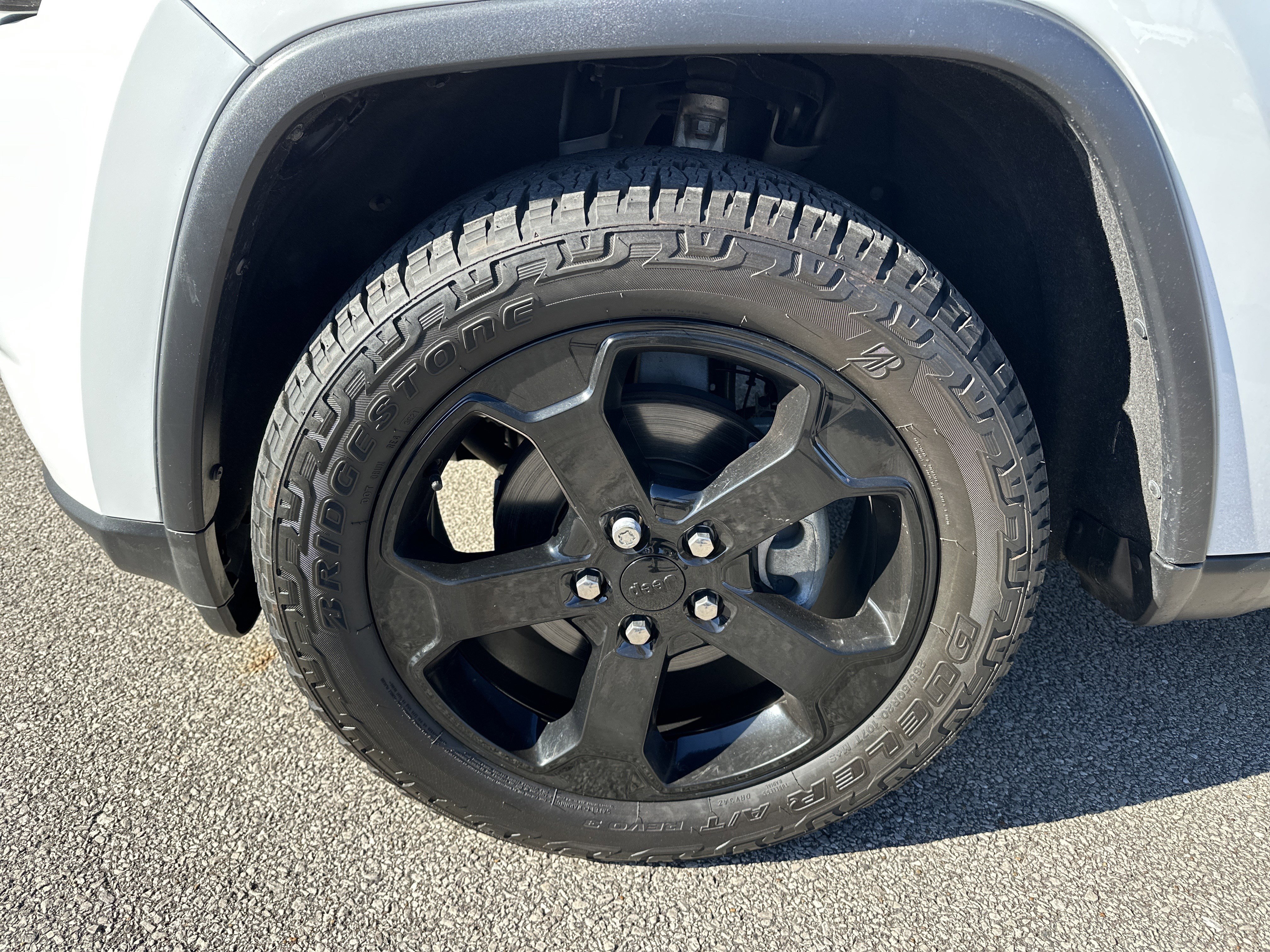 Used 2019 Jeep Grand Cherokee Laredo image 12